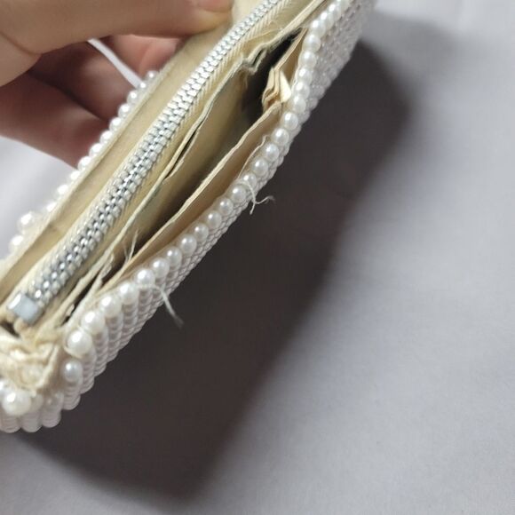 Vintage white pearl clutch - exquisite handcrafted evening bag from Japan - Picture 4 of 10